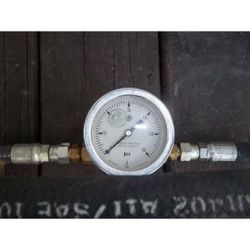 McDaniel Controls Liquid Filled Pressure Gauge 0-60Psi With Hose and Fittings
