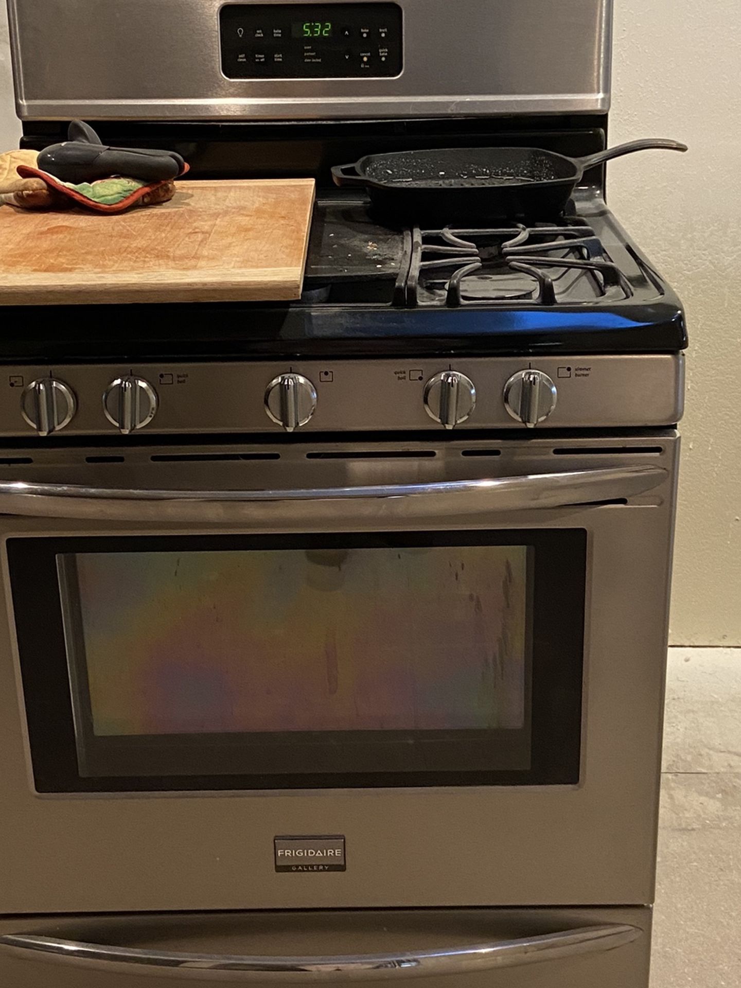 Frigidaire 5 Burner Gas Stove for Sale in Arlington, WA OfferUp