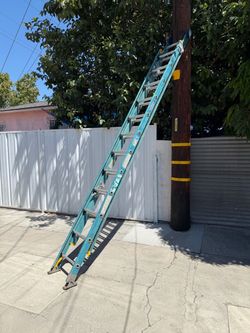 Werner 24ft Fiberglass Extension Ladder / Escalera