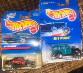 2 Hot Wheels Velocitor&Woodie