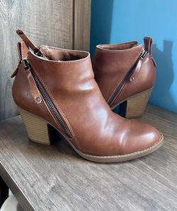 Brown Faux Leather Ankle Boots – Side Zipper – Size 7