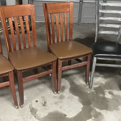 Silla.  5  Sillas 3 De Madera 