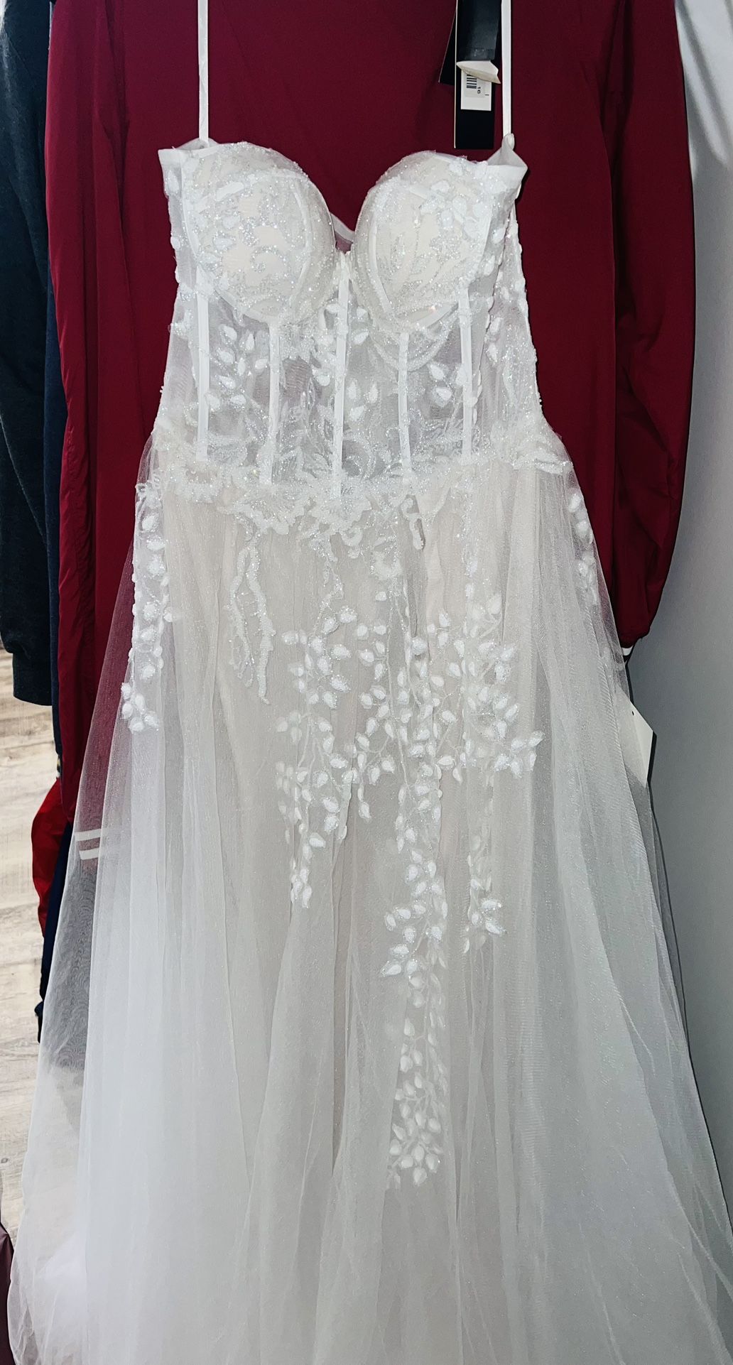 Wedding Dress Unworn. Size 16