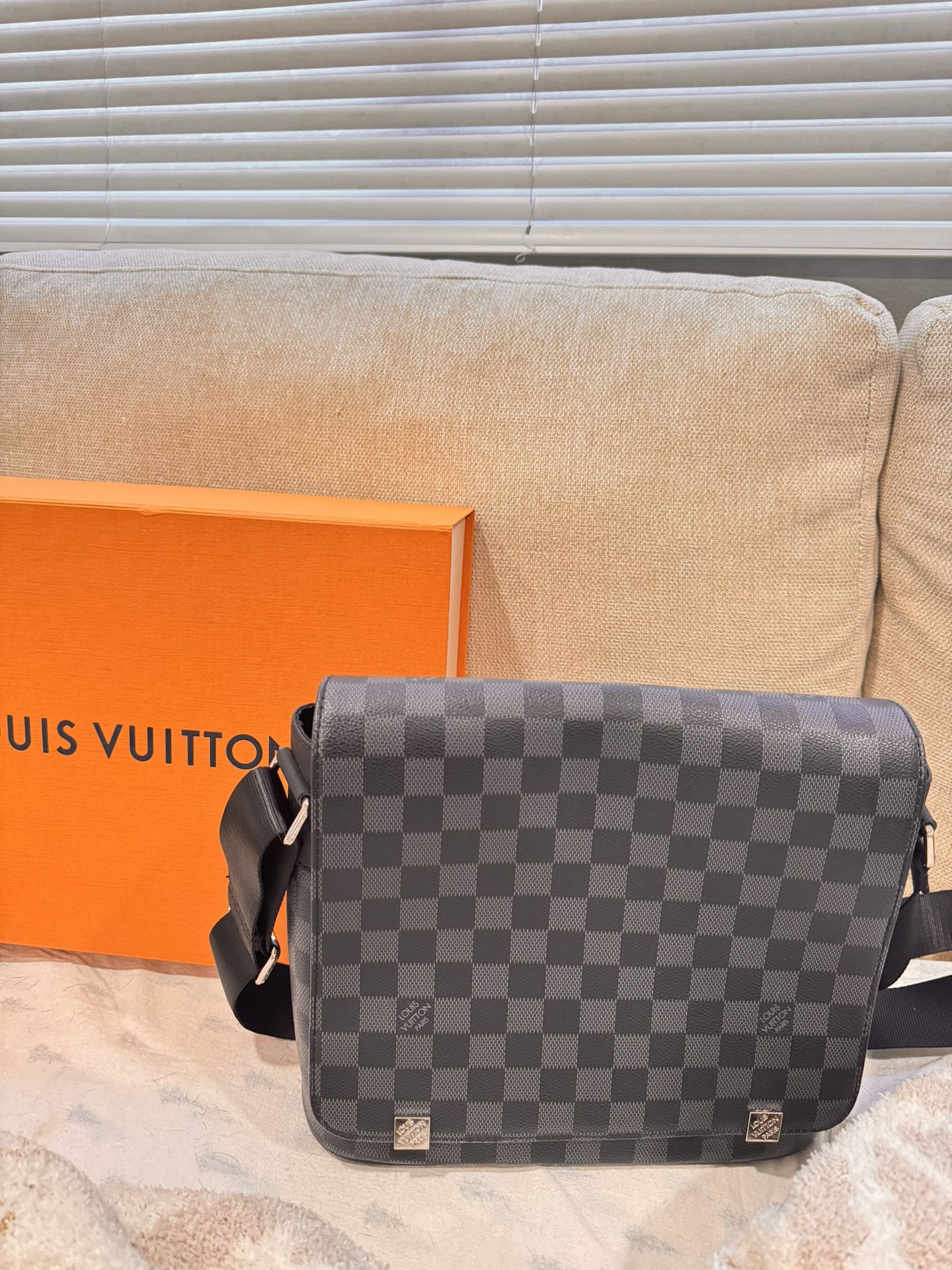 men’s Louis Vuitton Saddle Bag 