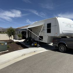 2005 Cougar 30ft 2 slide outs