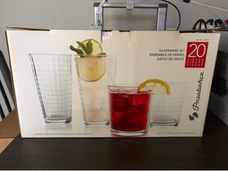 MOVING OUT SALE - Cup / Glassware Set