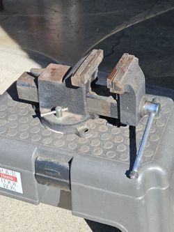 Shop Vise in Grate Working Condition  4 "