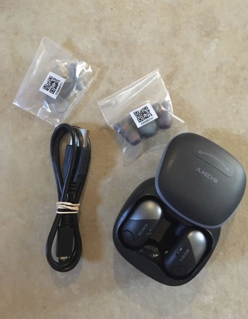 Sony - WF-SP700N Sport True Wireless Noise Canceling Earbud Headphones - Black
