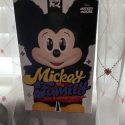 Mickey Family Mystery Keychain 