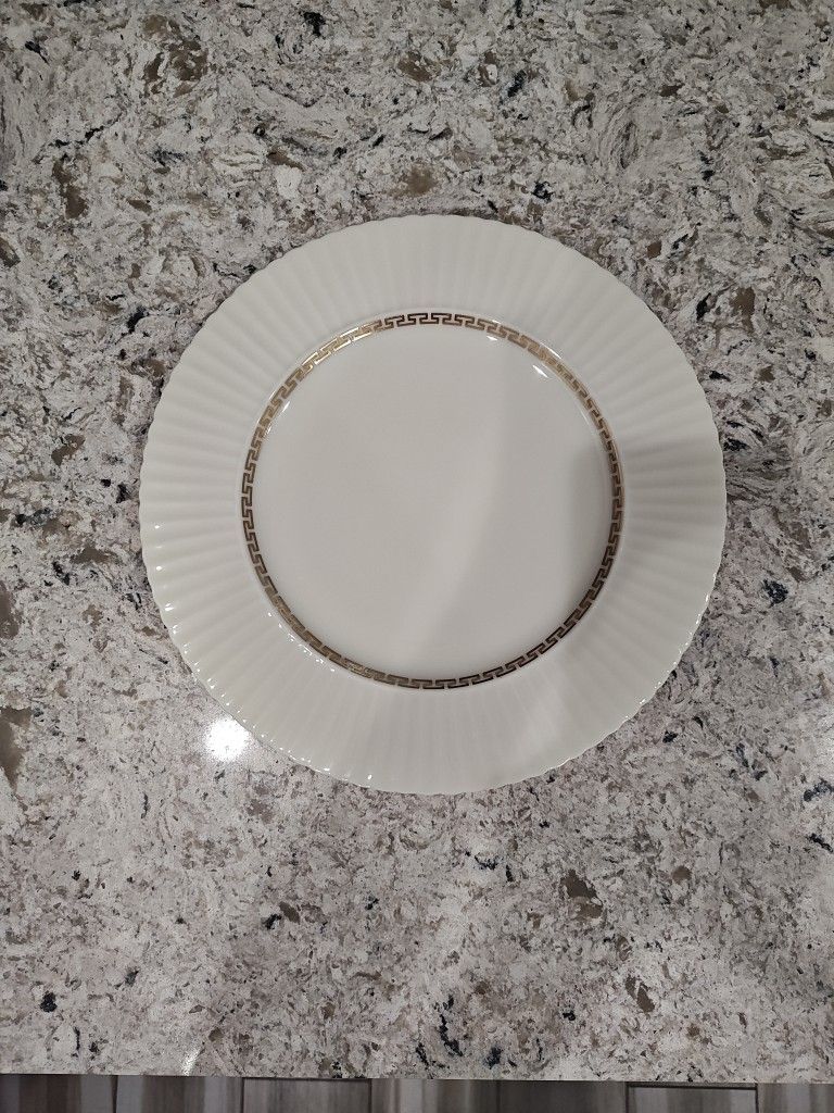 Lenux Cretan Ivory Porcelain Plates, 10.75", 18 Plates