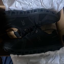 Cloud 6 Size 10 All Black 