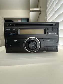 2014 Nissan 370z OEM CD/Radio deck