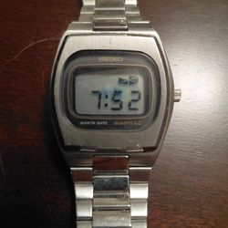 Vintage Seiko 0(contact info removed) Digital QUARTZ watch ! Keeps Perfect Time, Has Wear Consistent With Age !