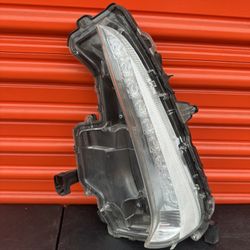 2017-2018-2018-2020 -2021 -2022 TOYOTA PRIUS PRIME FOG LIGHT  LEFT LED OEM