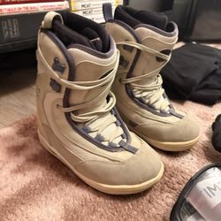 women’s size 7 snowboarding boots