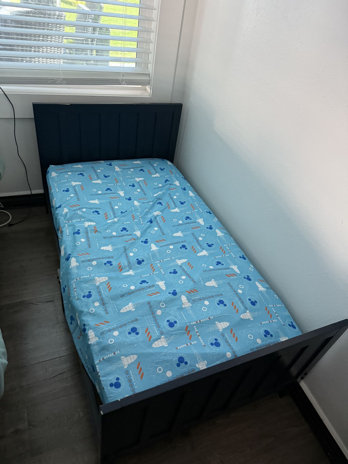 Toddler Bed w/mattress