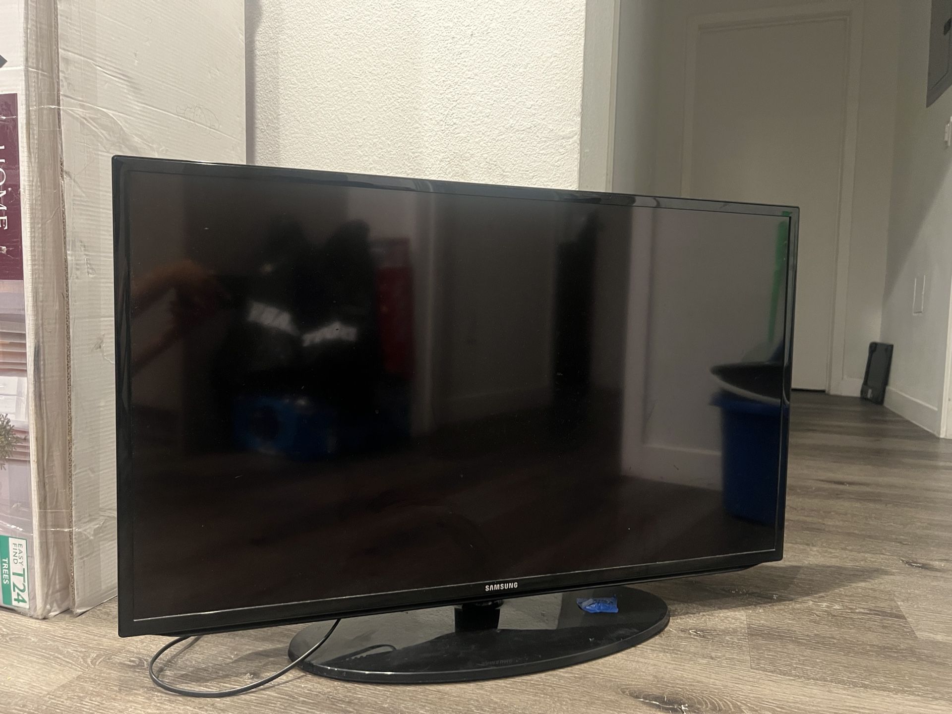 Samsung TV 36 inch
