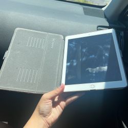 USED iPad In Good Condition