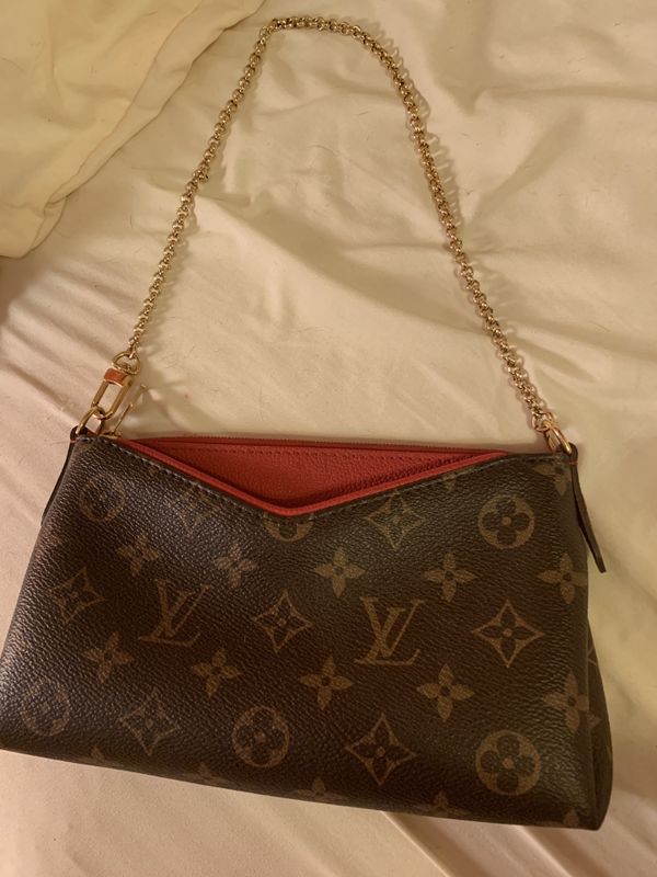 Authentic Louis Vuitton Neverfull MM (excellent condition) for Sale in  Irvine, CA - OfferUp