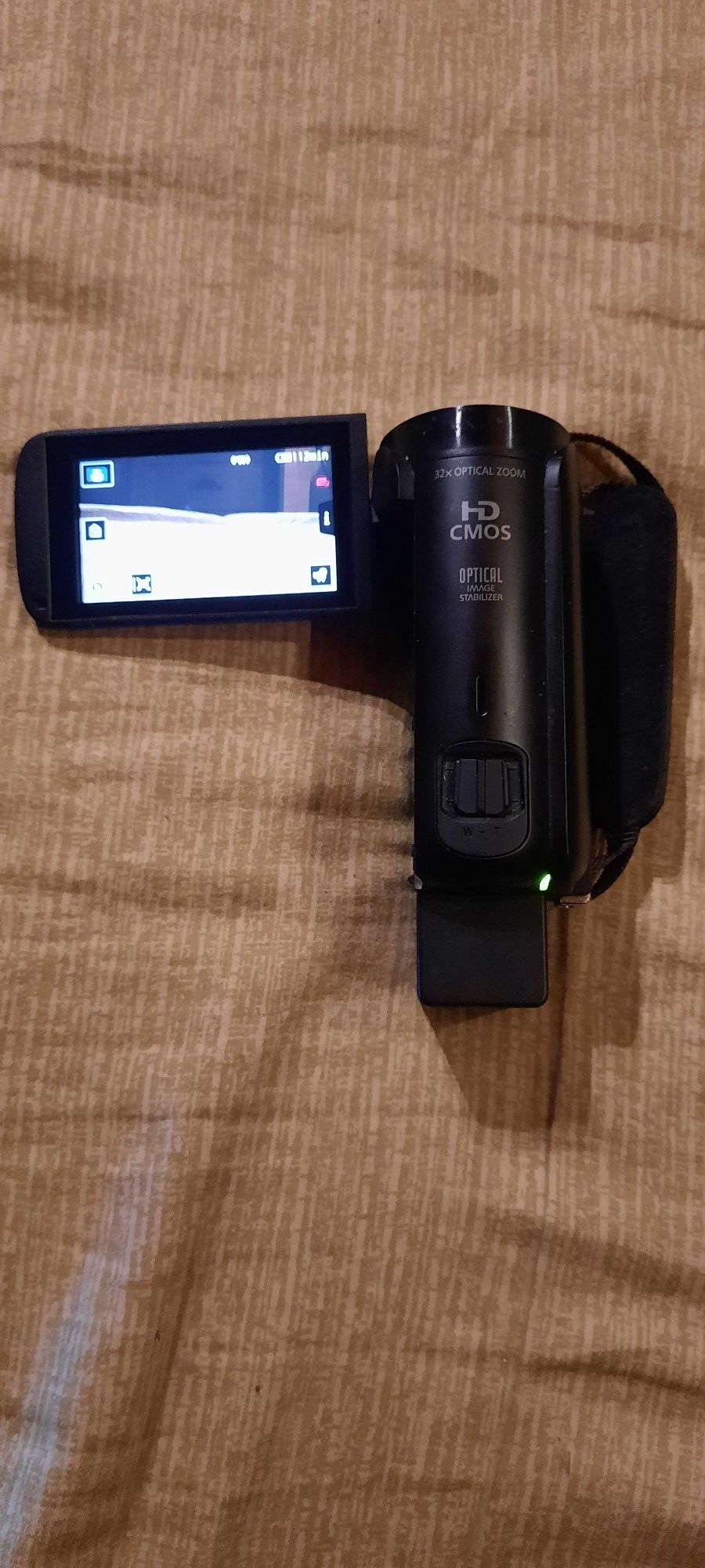 Cannon Vixia HF R800 Camcorder & Tripod