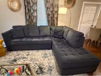 🔥 Modern L-Shaped Sectional Couch – Great Condition (Living Spaces)