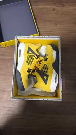 Jordan 4 lightning