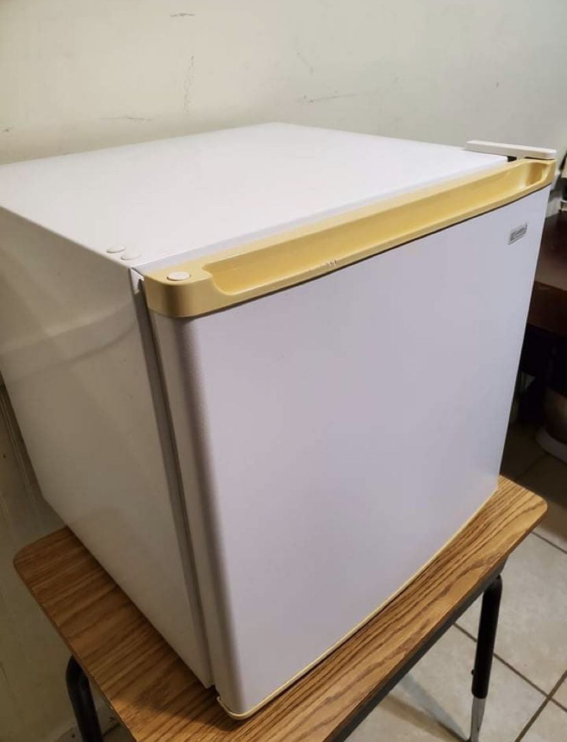 Small Fridge   (Size: 19 x 19 x 19 inch) with Ice Cube making portion. Super Clean. (Great Working)