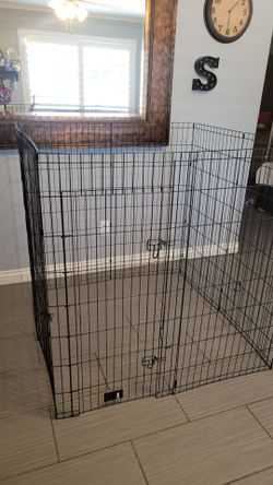 NICE BLACK METAL PEN/ GATE