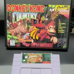 Donkey Kong Country - vintage SNES game in custom clamshell  - tested & working