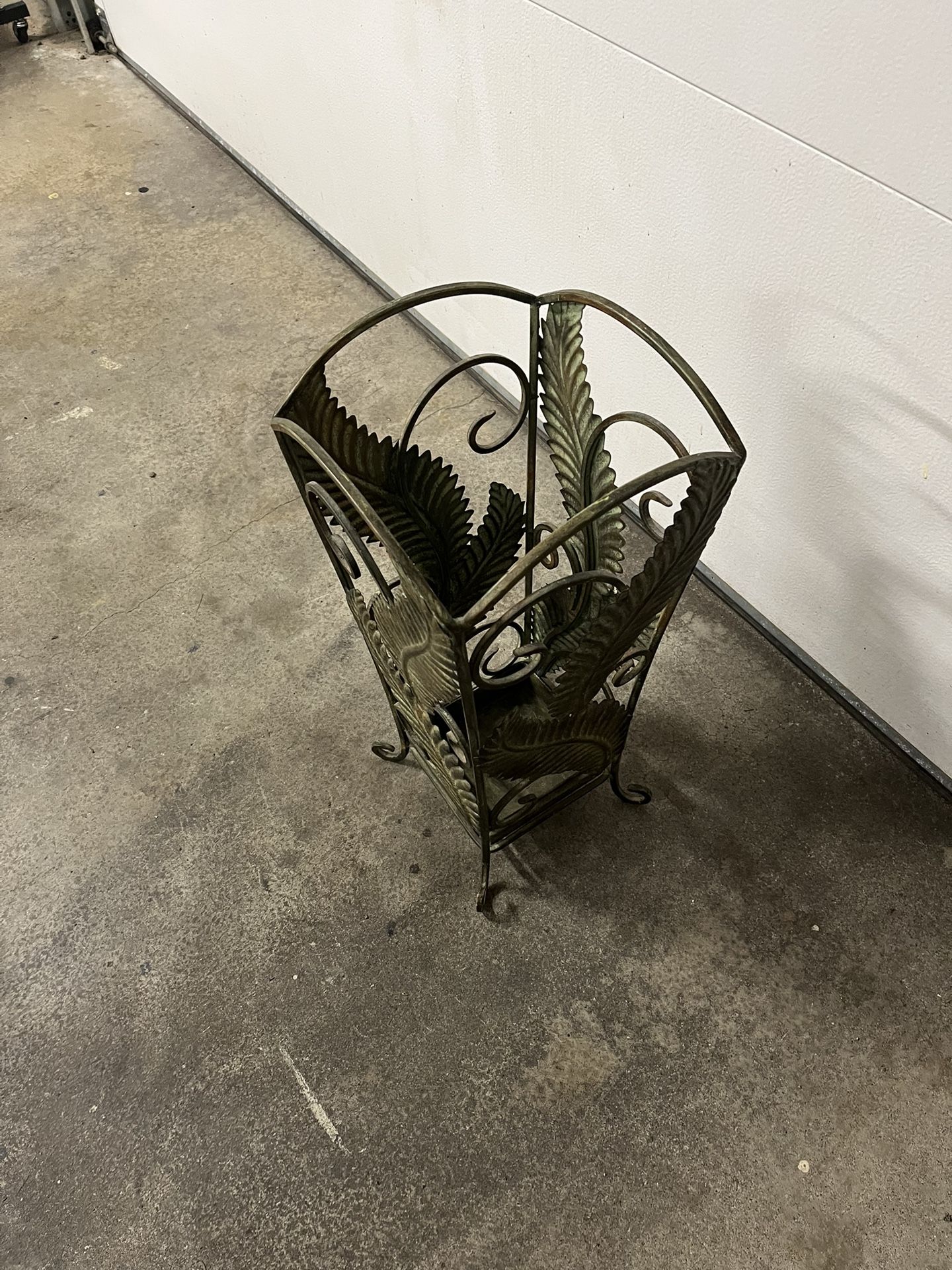 Vintage Iron Umbrella Stand in Great Condition 