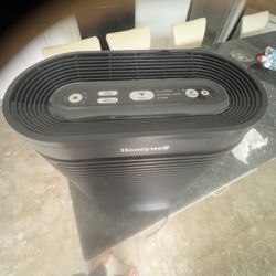 Air purifier black honey well