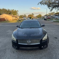 2010 nissan maxima 