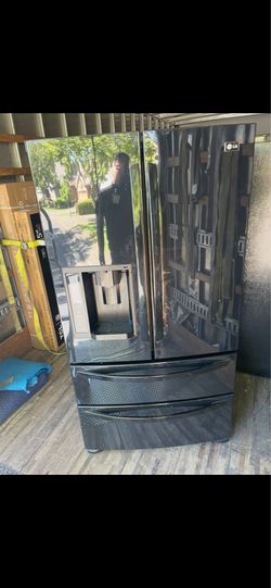 Nice beautiful black LG refrigerator will deliver and install