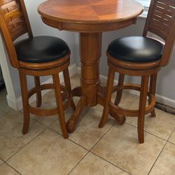 Round Table Chairs