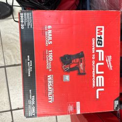 Milwaukee M18 Roofing Nailer 