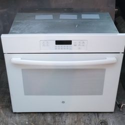GE ELECTRIC OVEN RANGE EXCELLENT CONDITION AND VERY CLEAN 