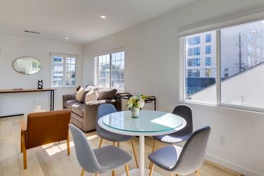 Set of 4 dining table chairs