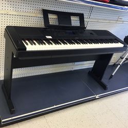 Yamaha Portable Grand DGX-660 Piano