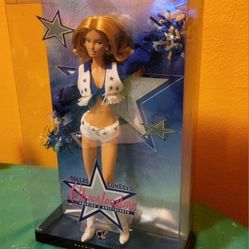 2007 Blonde Barbie Dallas Cowboys Cheerleader Doll Pink Label.
Brand New