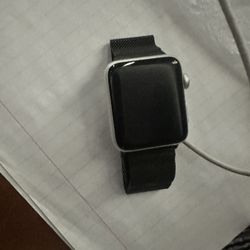 Apple Watch SE Barely Used Comes With Charger And Band !