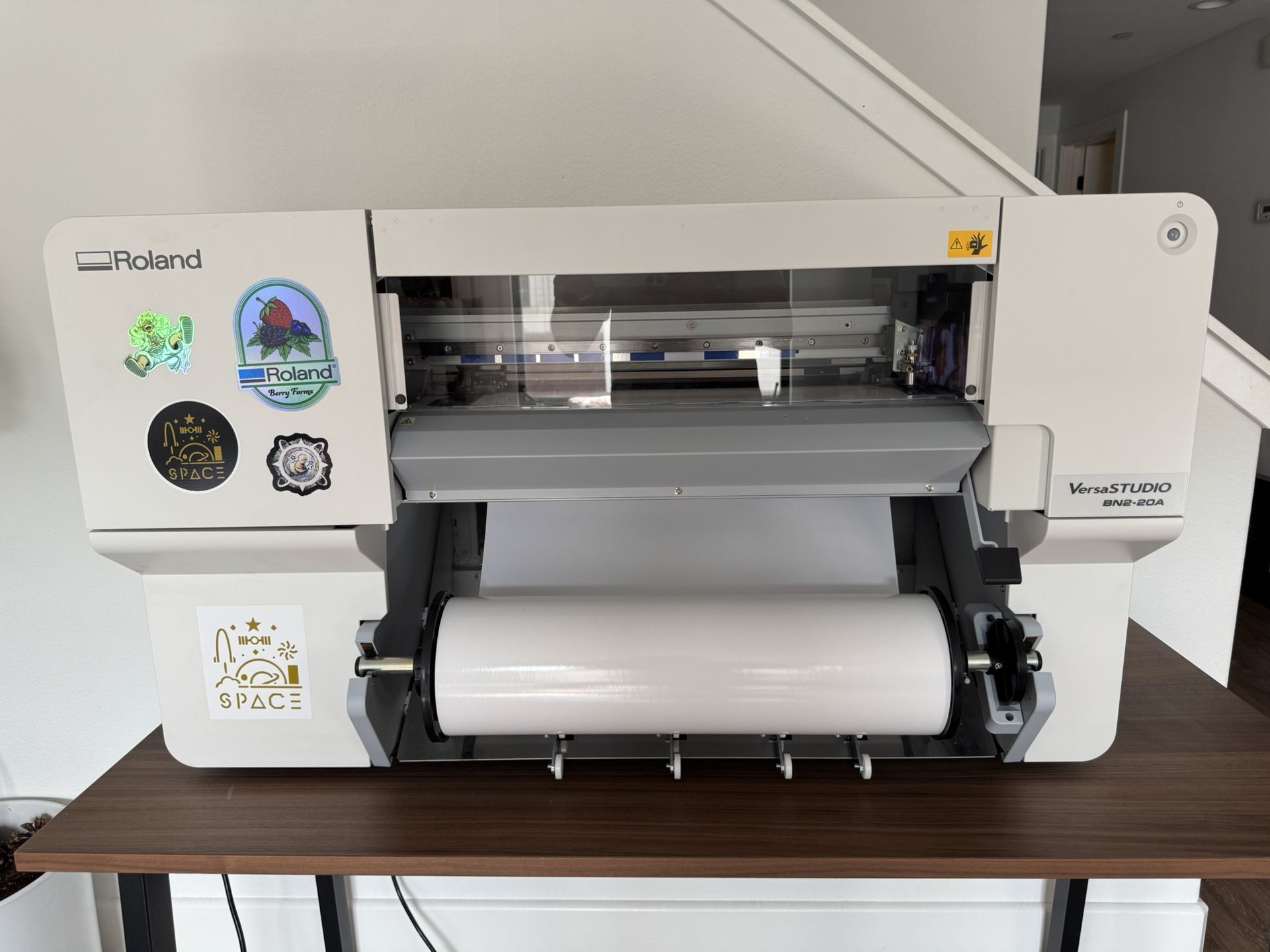 Roland VersaSTUDIO BN2 20A Sticker Printer