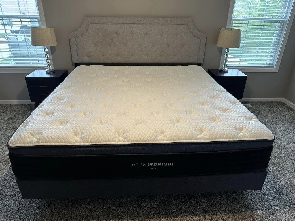 Helix Luxe Midnight with GlacioTex Cooling Cover King Mattress