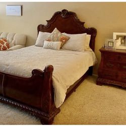HIGH-QUALITY QUEEN BEDROOM SET