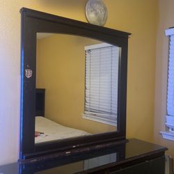 Dresser With Mirror