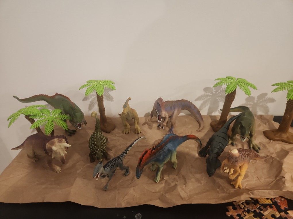 Dinosaur Play Set With Accessories