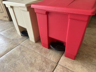 Rubbermaid Slim Jim Step-On Trash Can 8 Gallons
