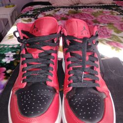 Jordan 1 Mid Reverse Breds