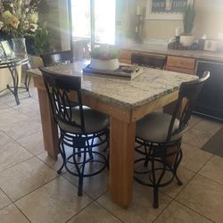 4 Chair/stools 