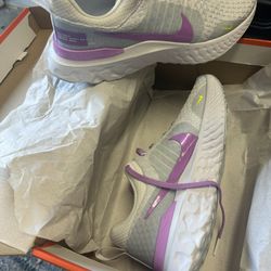 Brand New Women’s Nike Sneakers