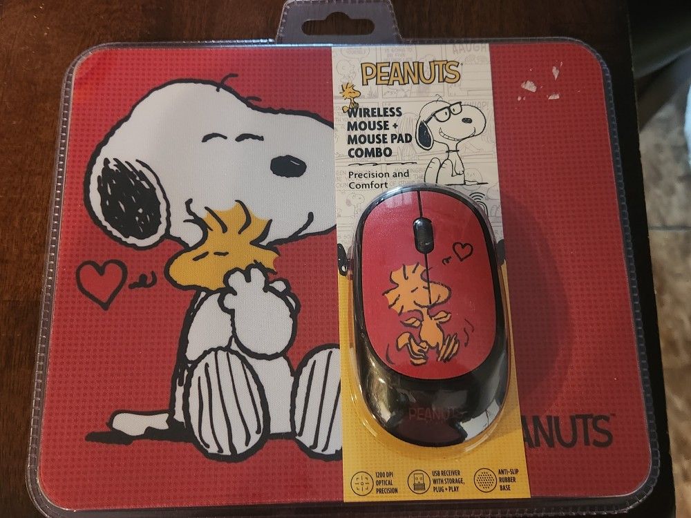 Brand New Peanuts Wireless Mouse and Mouse Pad Combo